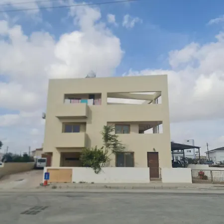 Top Floor 1 Bdrm Aprtrmnt Apartment