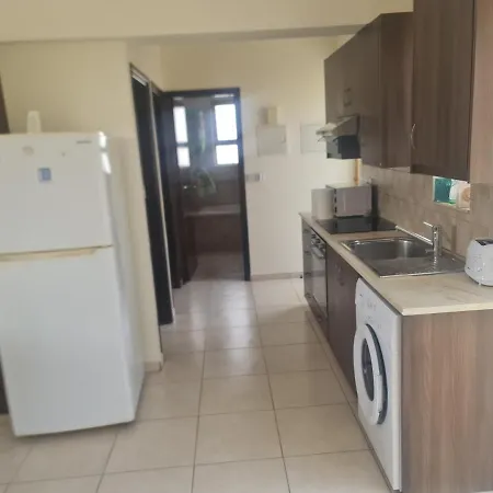 Top Floor 1 Bdrm Aprtrmnt *