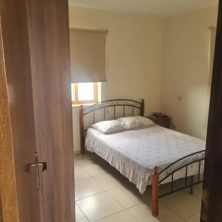 Top Floor 1 Bdrm Aprtrmnt