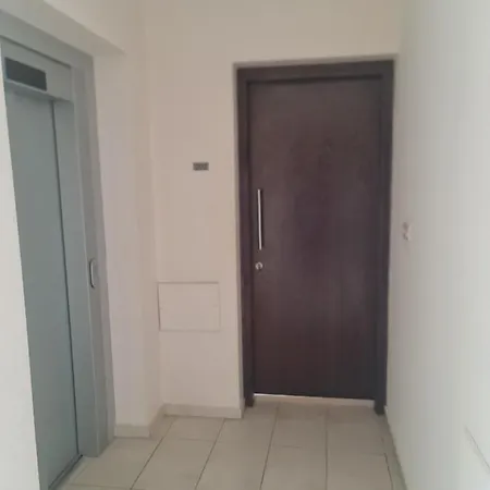 Top Floor 1 Bdrm Aprtrmnt Apartment