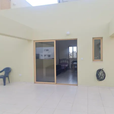 Top Floor 1 Bdrm Aprtrmnt 公寓