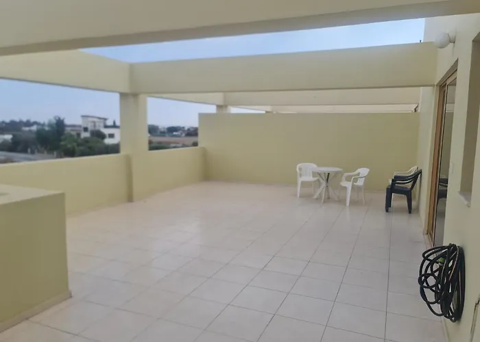 Top Floor 1 Bdrm Aprtrmnt Апартаменты Dromolaxia