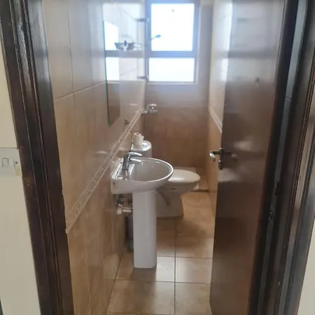 Top Floor 1 Bdrm Aprtrmnt דירה