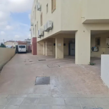 Top Floor 1 Bdrm Aprtrmnt