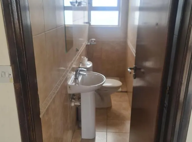 Top Floor 1 Bdrm Aprtrmnt Lägenhet