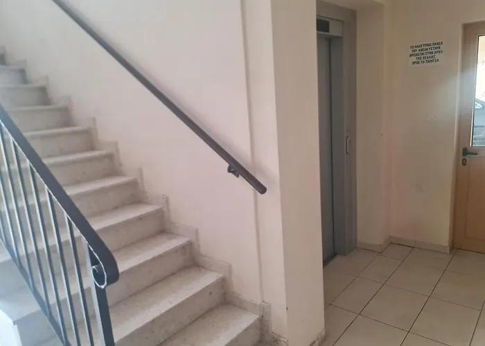 Top Floor 1 Bdrm Aprtrmnt Lägenhet Dromolaxia