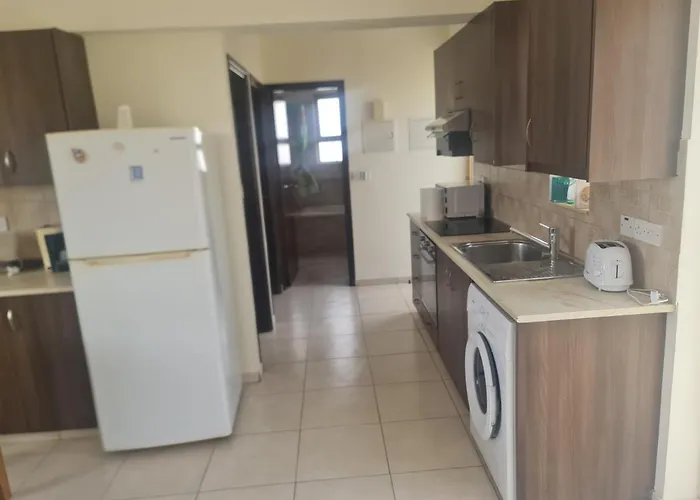 Top Floor 1 Bdrm Aprtrmnt *