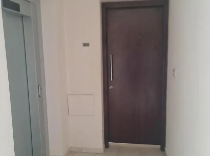 Top Floor 1 Bdrm Aprtrmnt Lägenhet